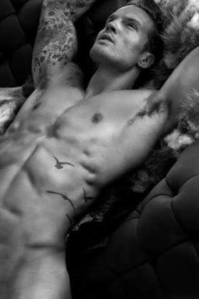 Sexy male escort 