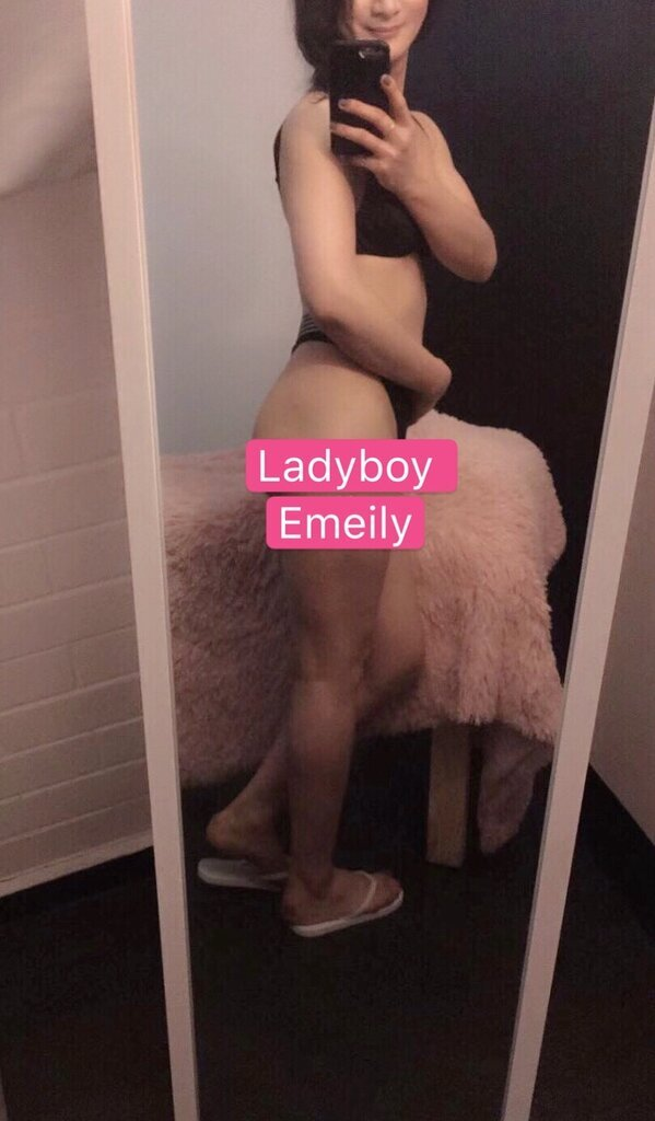 Ladyboy Emeily