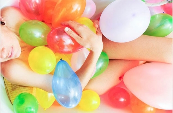 17-balloon-fetishists-crop-636.jpg
