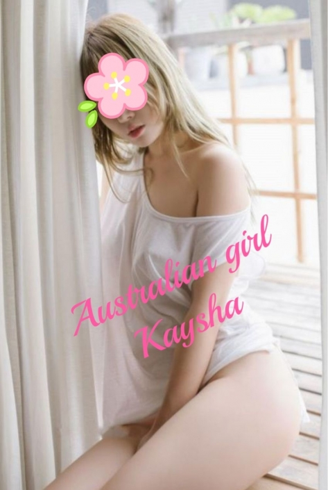 Blonde Aussie sexy curvy escort