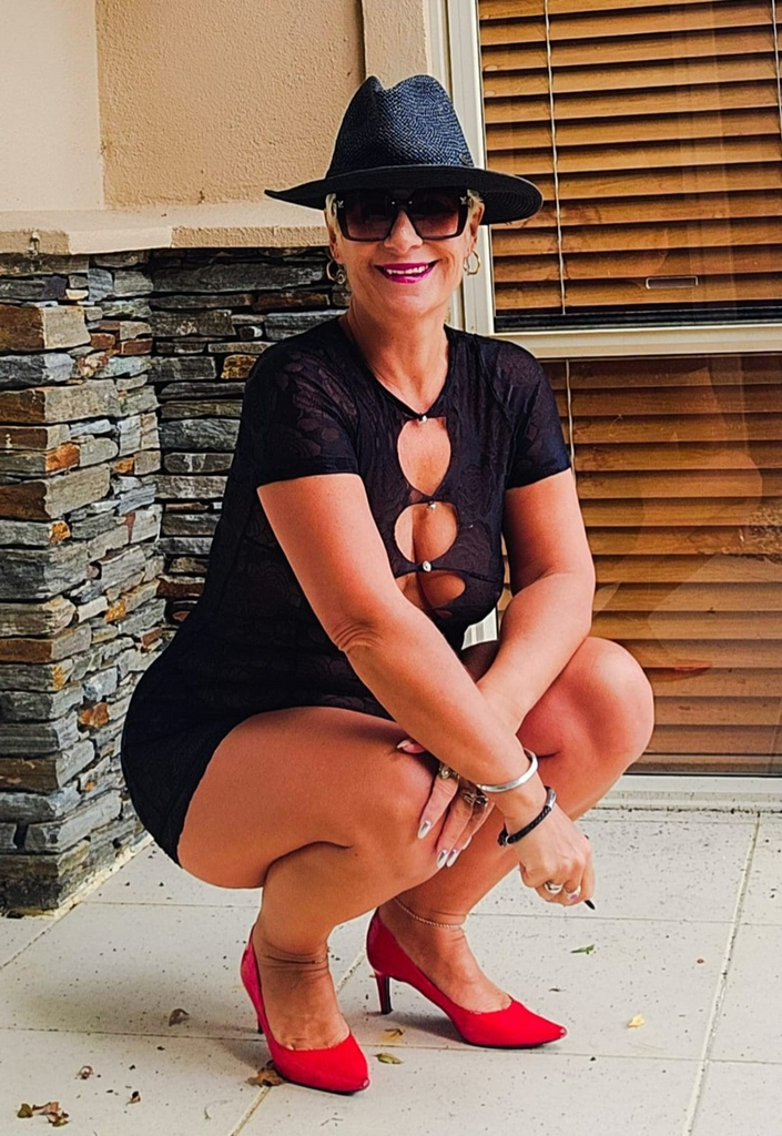Anketell | Tinka the MILF | Vibrant and Mature Companion