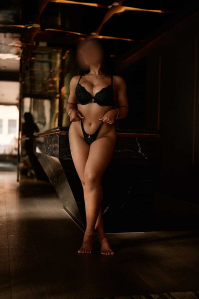 Nicole Natale | Charming Brunette Escort | Langtrees.com