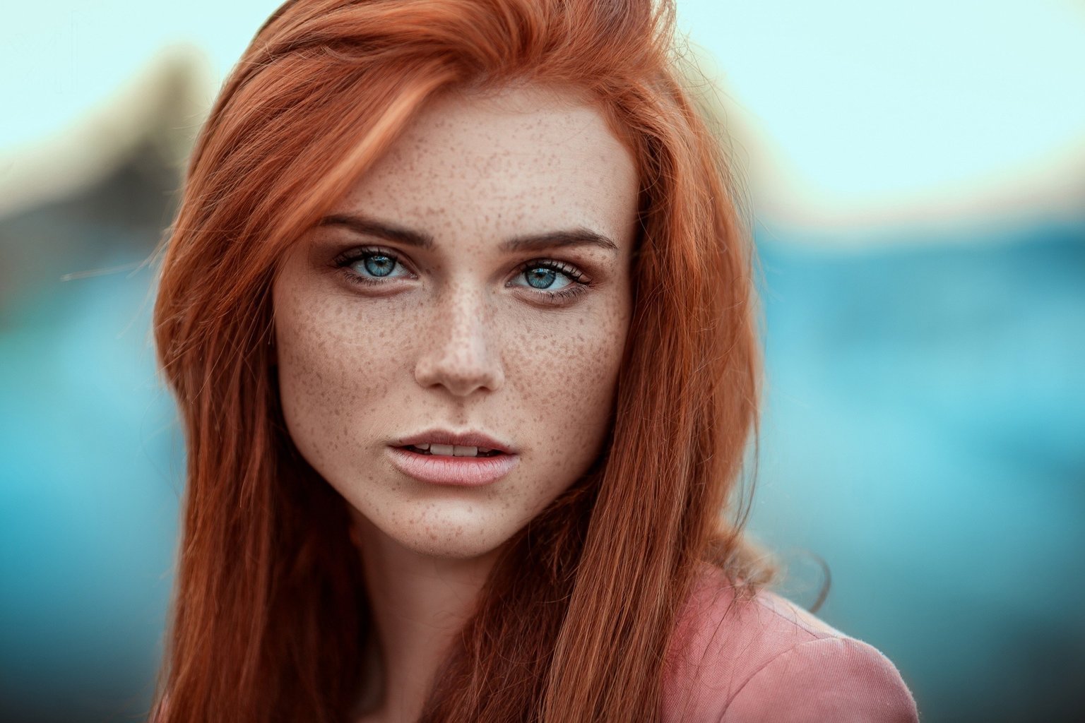 346184-women-blue_eyes-freckles-redhead-looking_at_viewer-face-portrait-depth_of_field-piercin...jpg