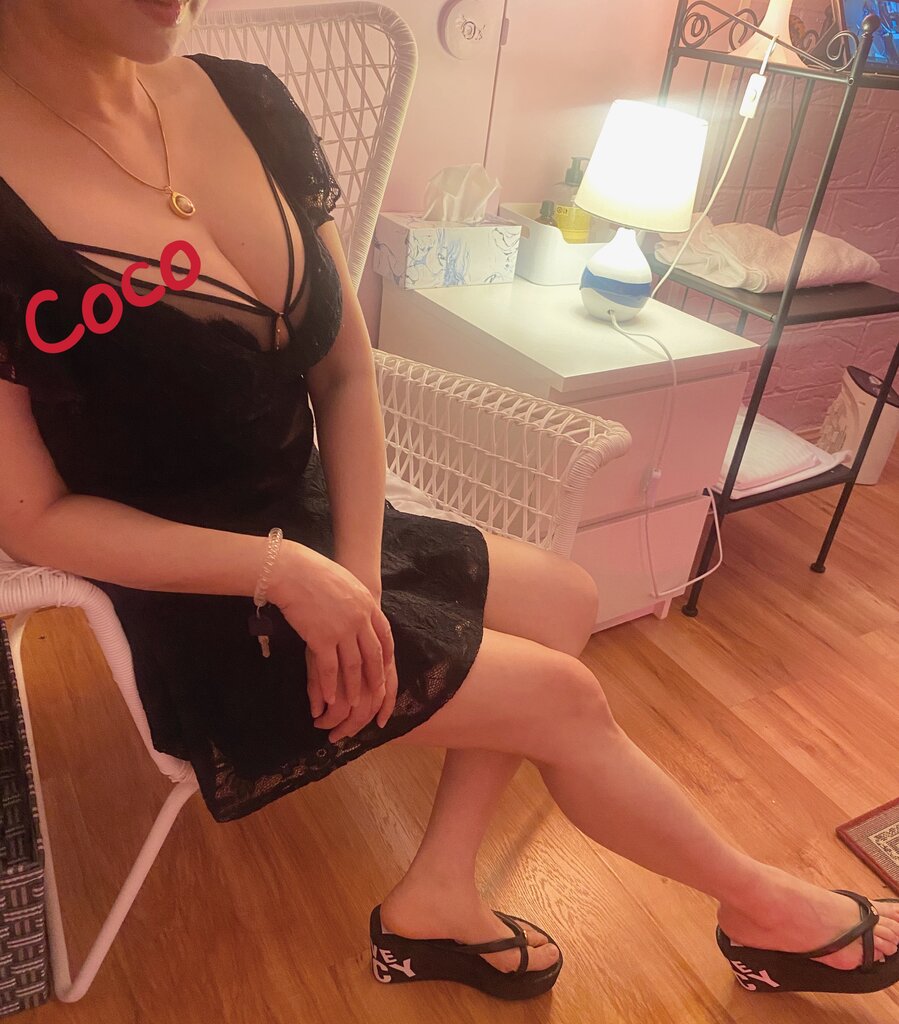 Coco passionate masseuse
