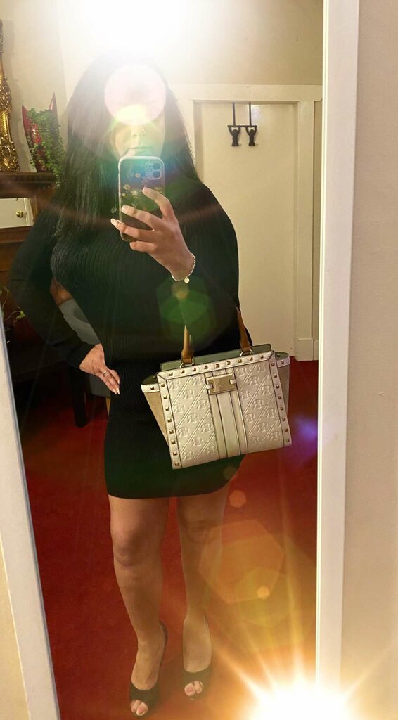 Abbie classy handbag.jpg