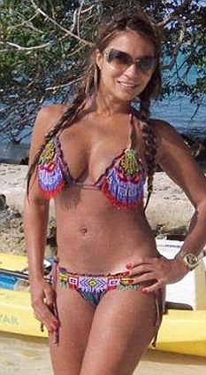 article-2260557-16DDE150000005DC-307_233x423.jpg