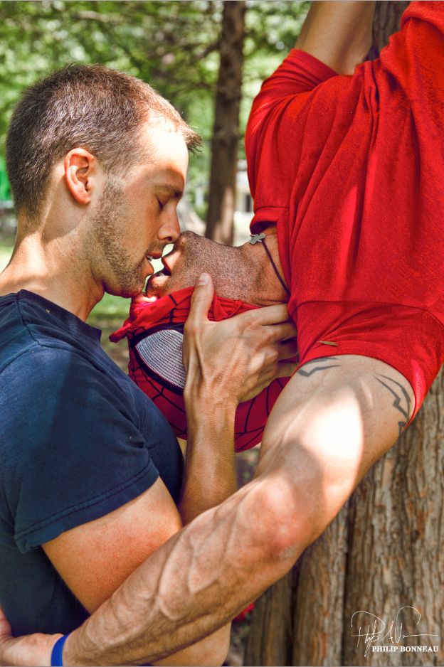 bonneau-spiderman-gay-kiss-full.jpg