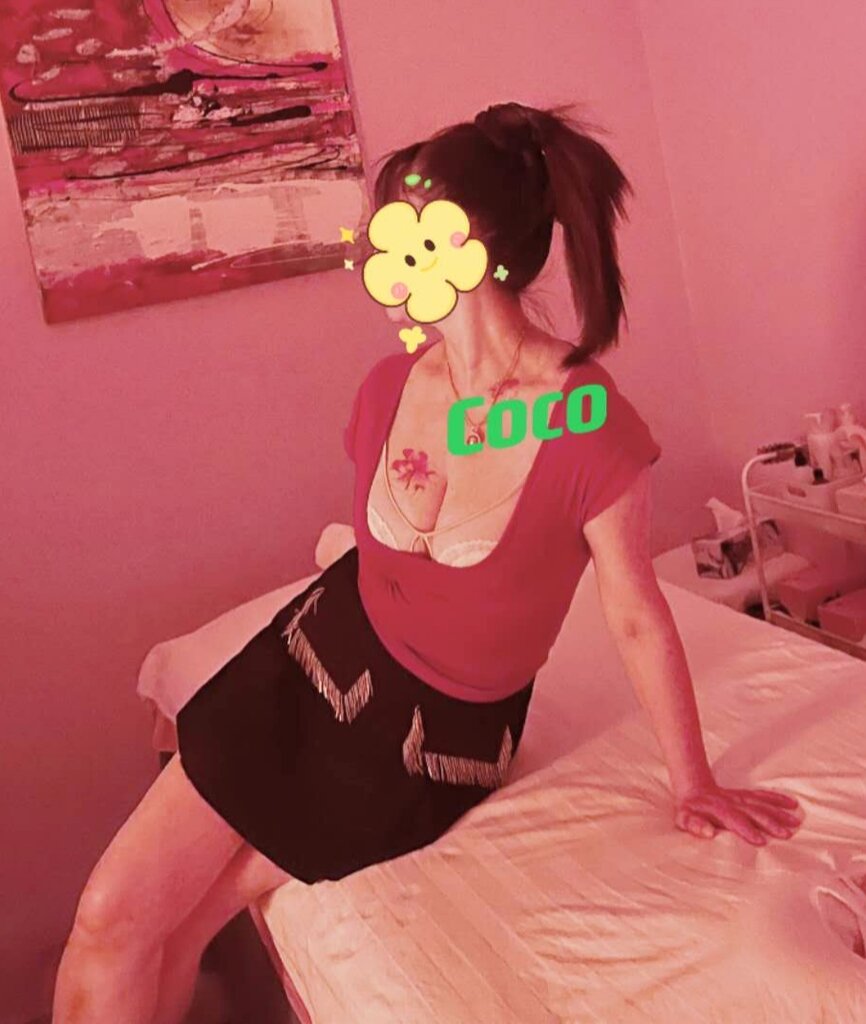 Coco passionate masseuse