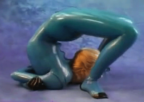 girls_who_can_really_flex_their_bodies_19.gif