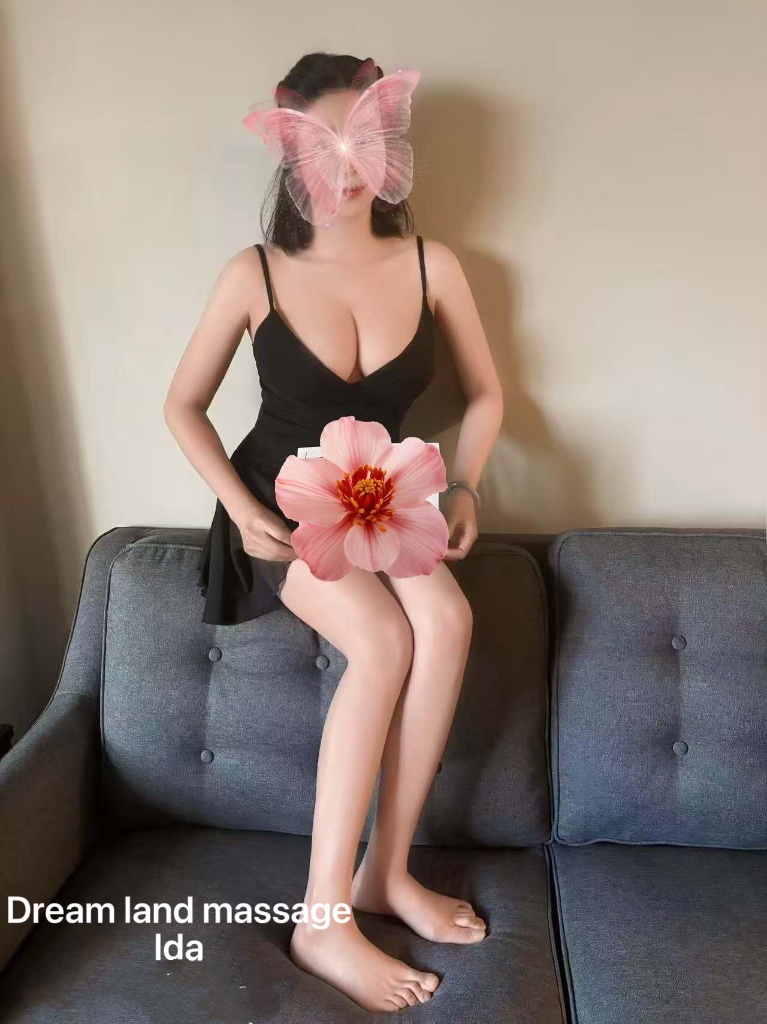 Ida From Dreamland massage in sexy lingerie