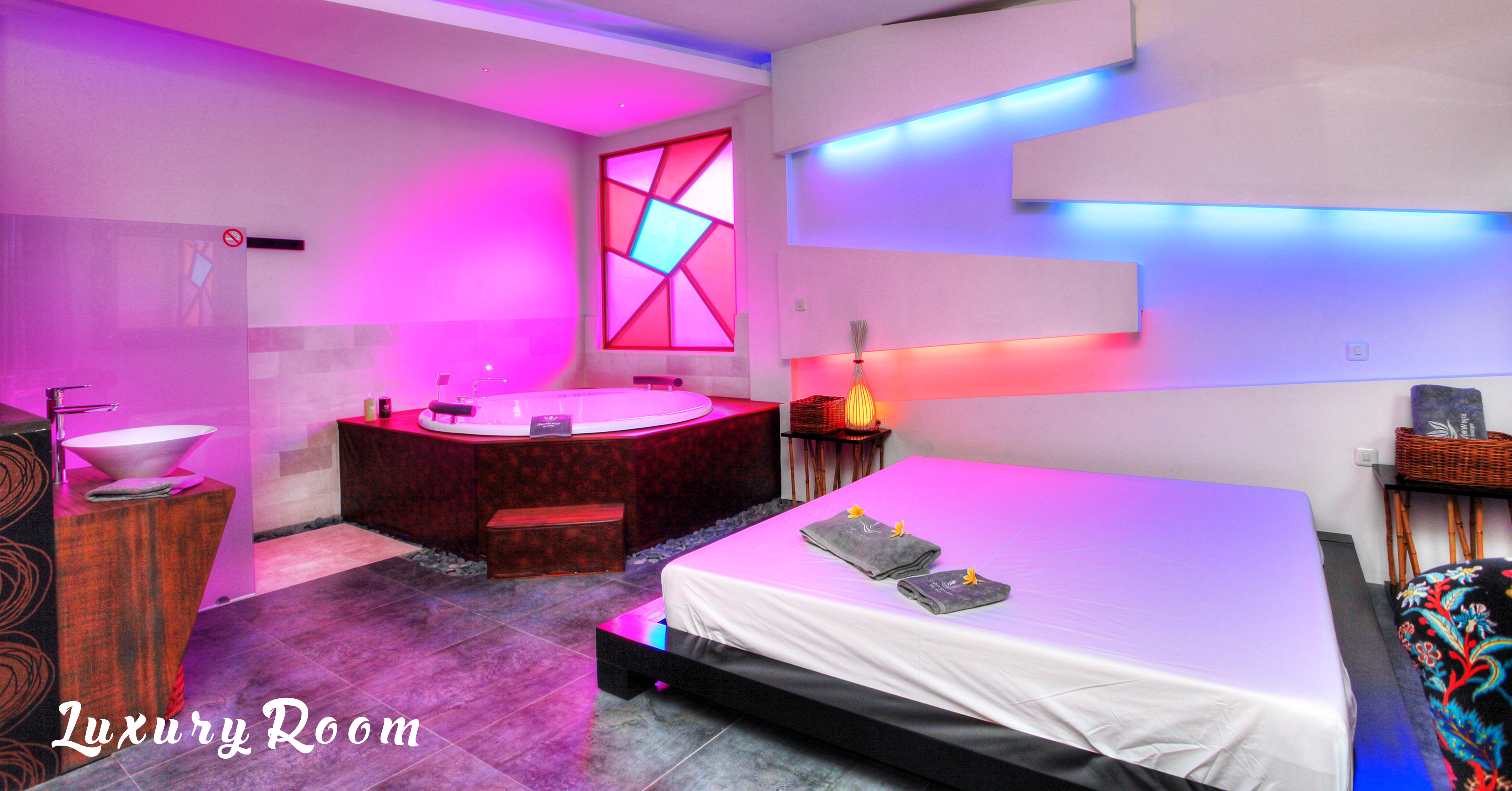 Luxury-Room-1-1.jpg