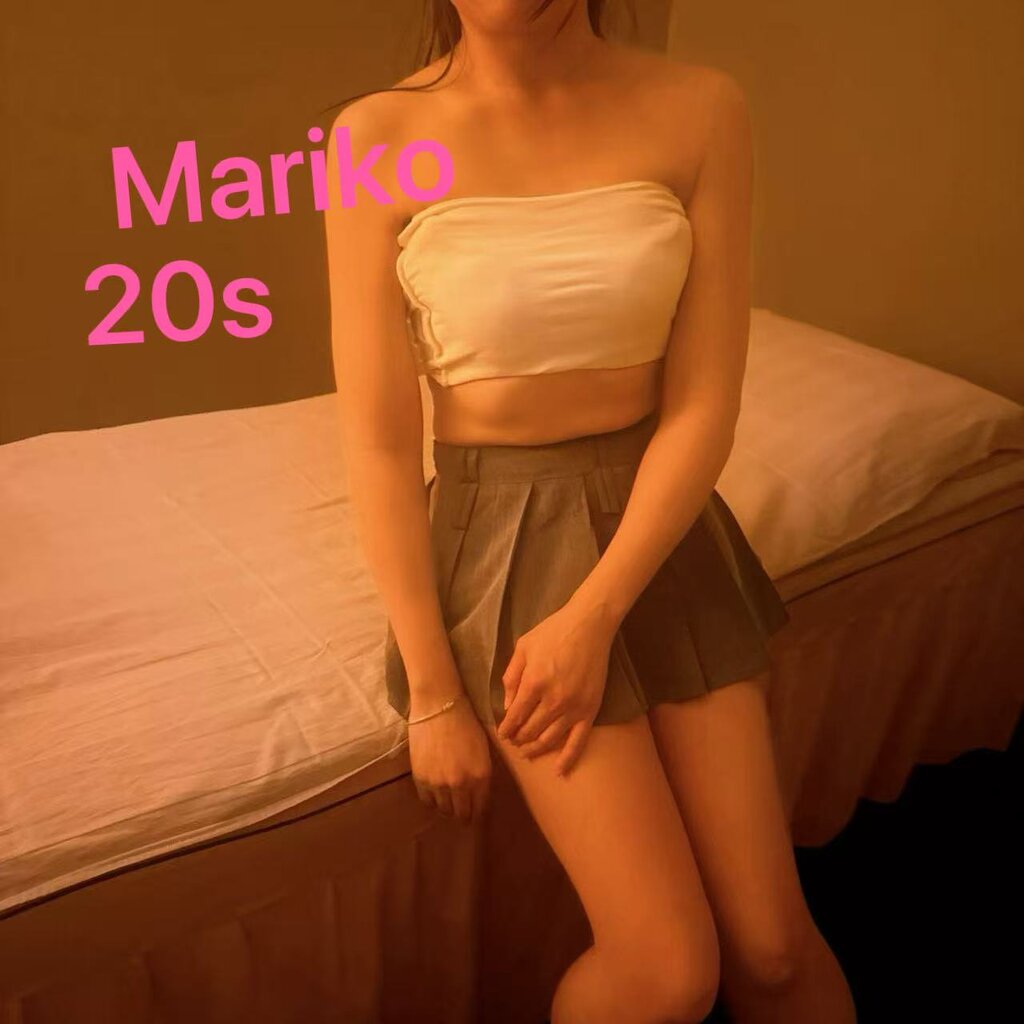 Mariko 20's white top.jpg