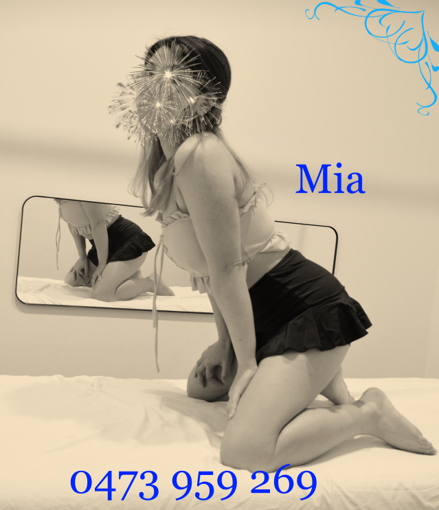 Mia passionate masseuse