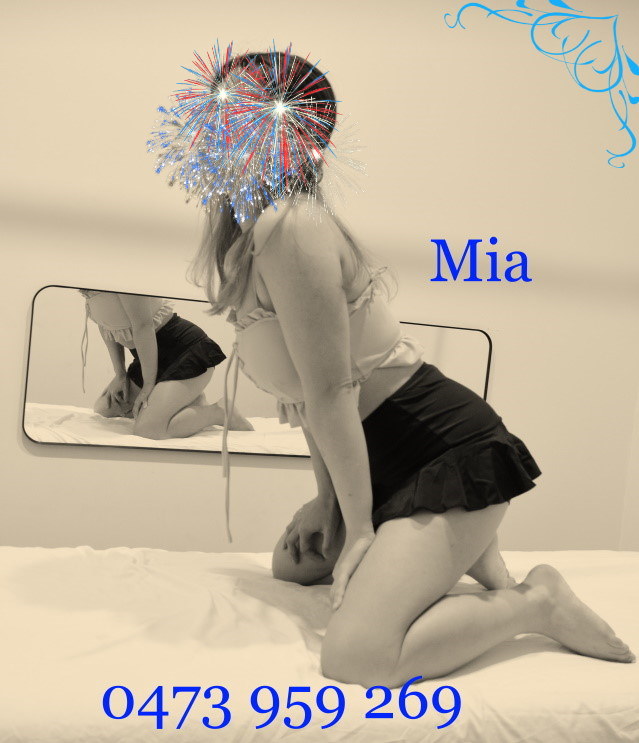 Mia passionate masseuse