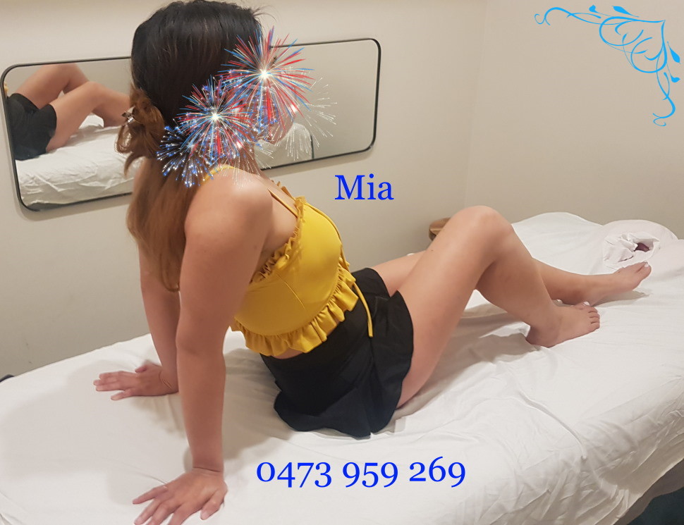 Mia passionate masseuse