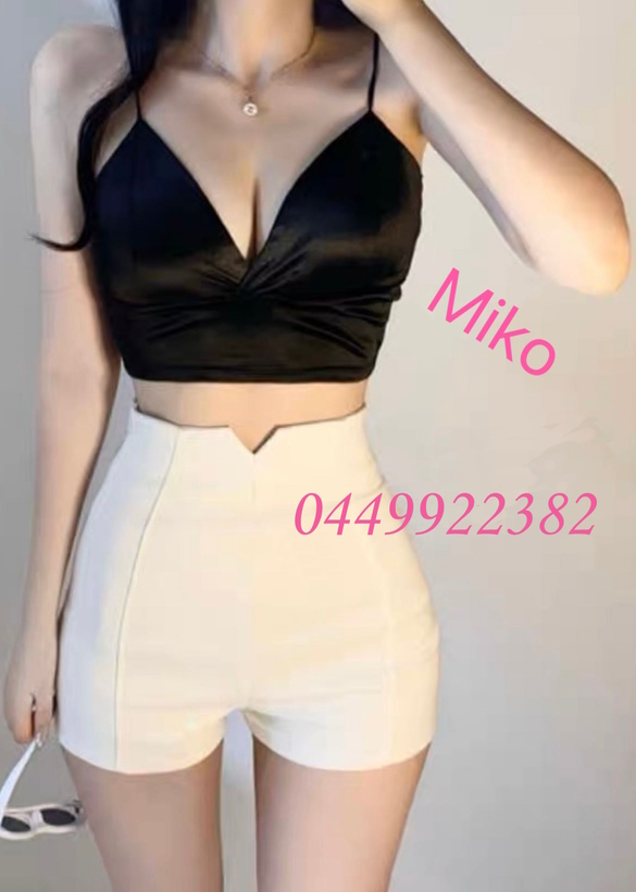 Miko tall & toned masseuse