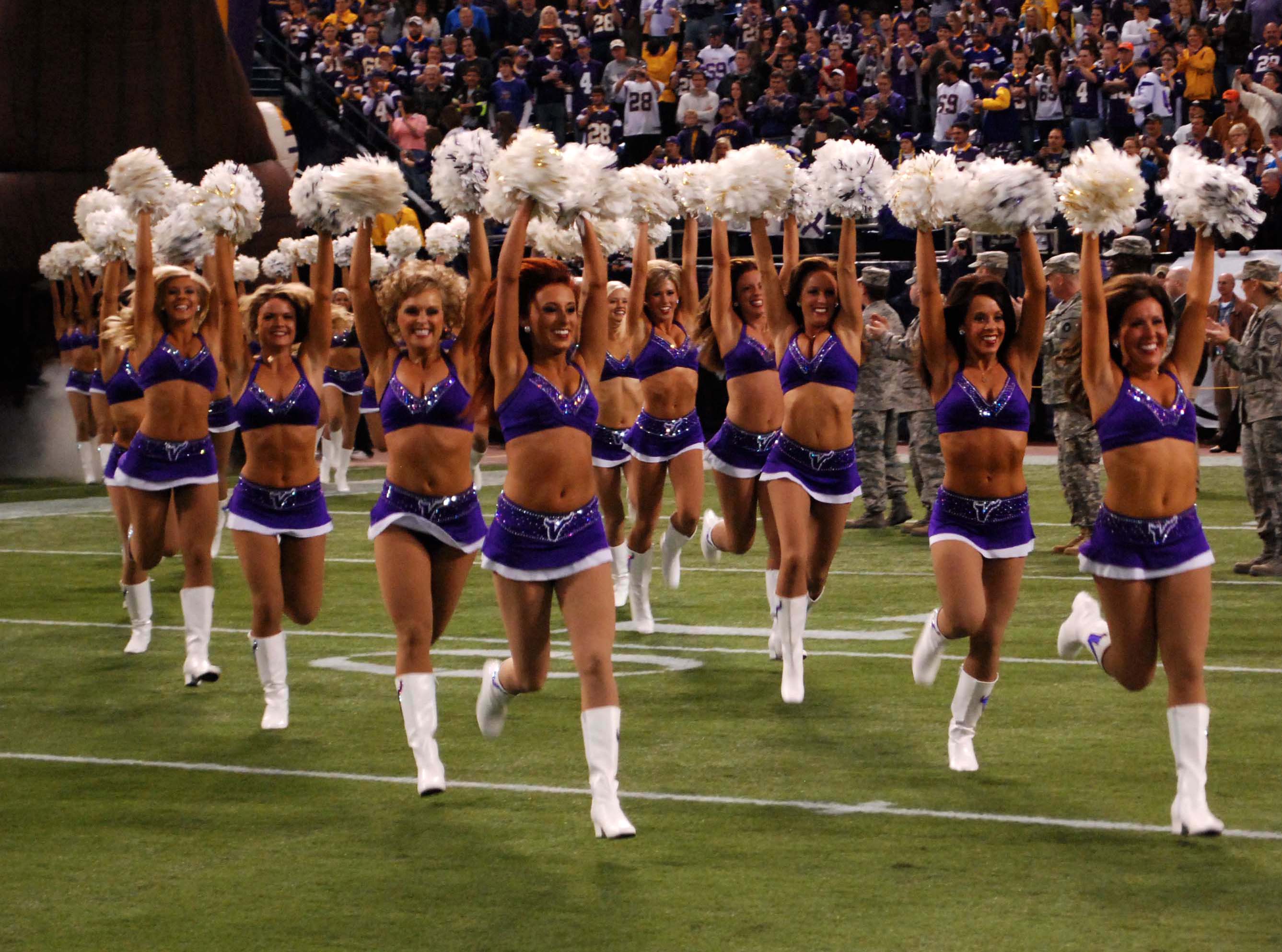 MVC_-_Minnesota_Vikings_Cheerleaders_2.JPG