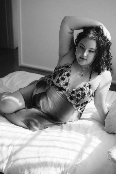 Sarah Fawning - Canberra Curvy Escort- Talkingsex.com