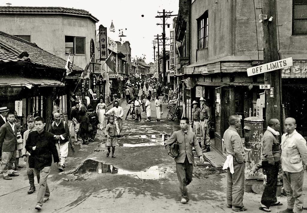 red-light-district-seoul-korea-1945-rare-historical-photos.jpg