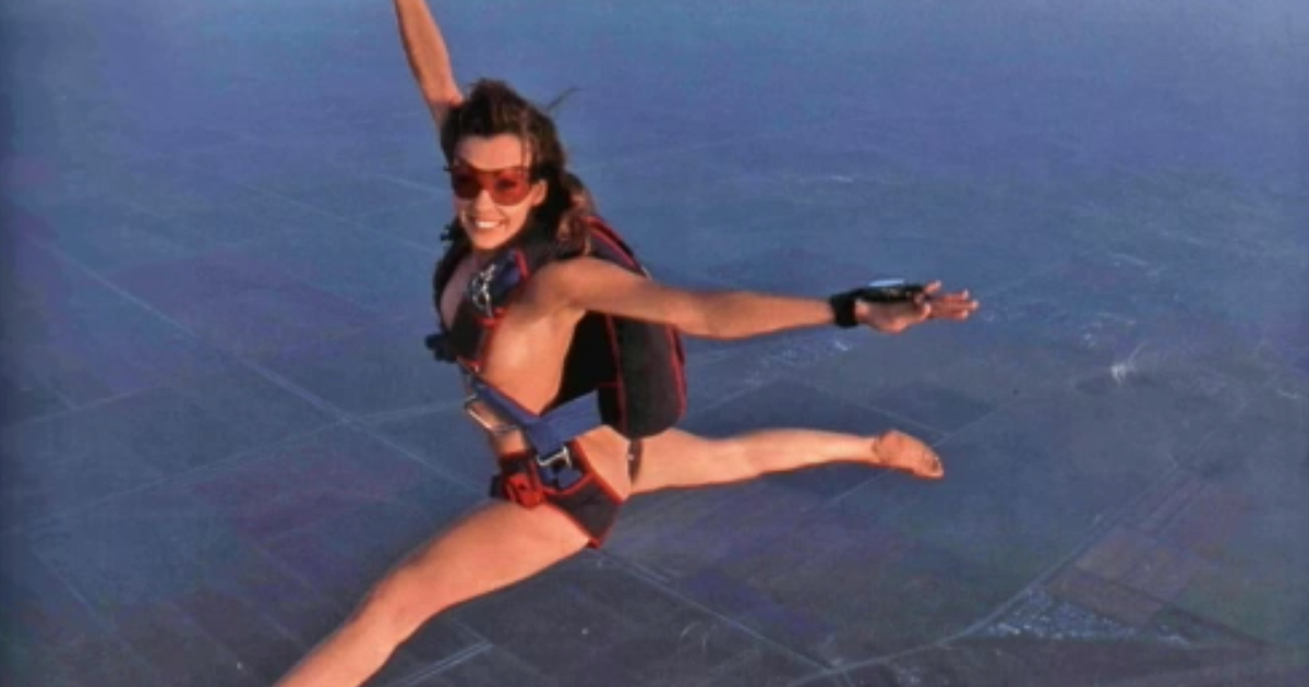 Nude Skydiving