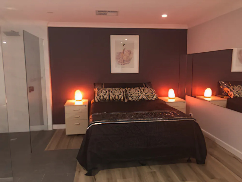Hany's Escorts rooms