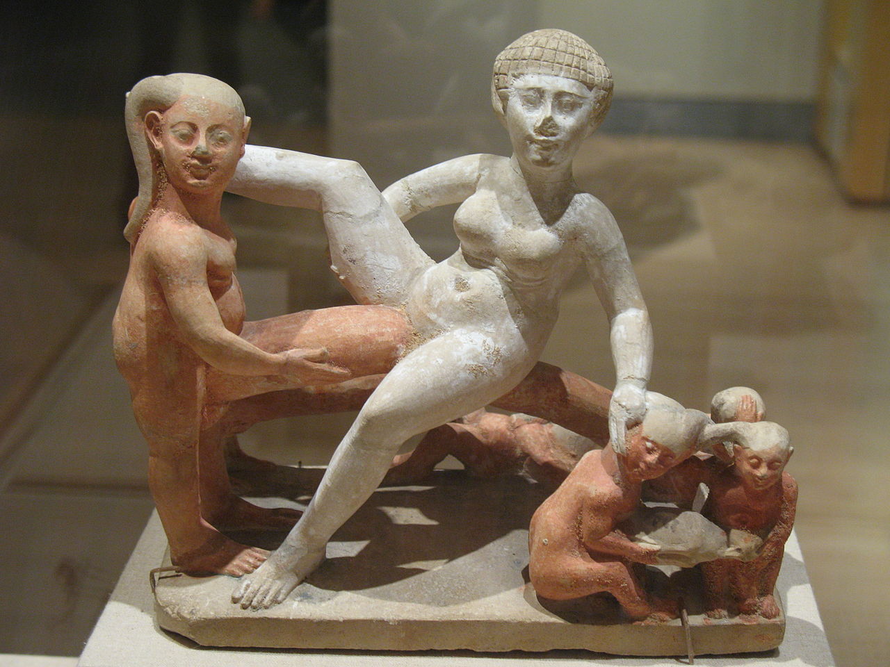 Sculpture_of_Erotic_Group_(305–30_BCE),_Brooklyn_Museum_-_20110420.jpg