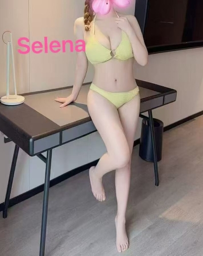 selena resize .jpg