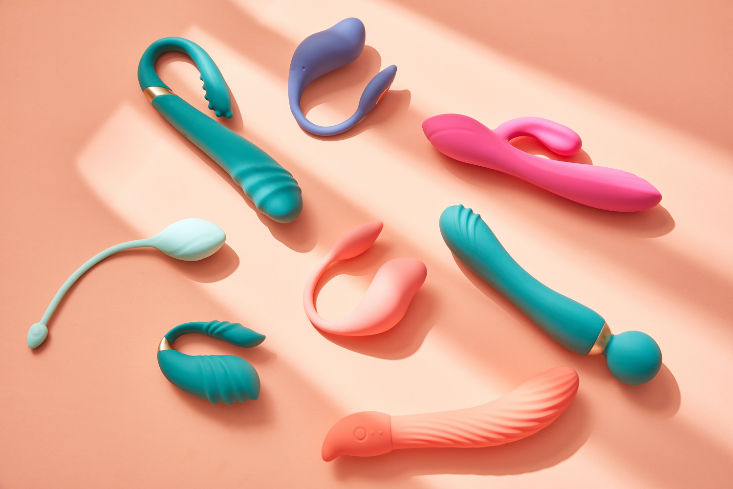 Vibrating-Dildos-Vs.-Vibrators-Whats-The-Difference-Uncustomary-1.png