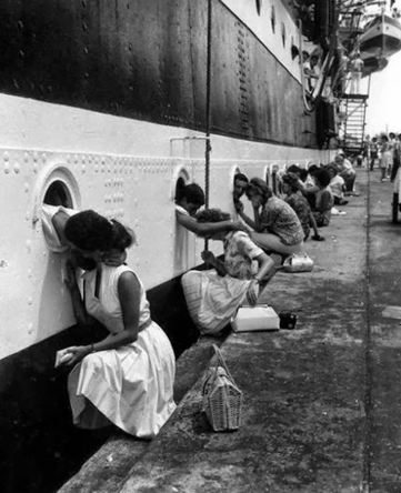 ww2-kisses.jpg