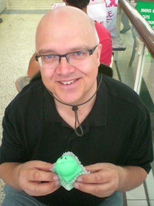 yoda_balfours_frogcake_adelxmas09.jpg