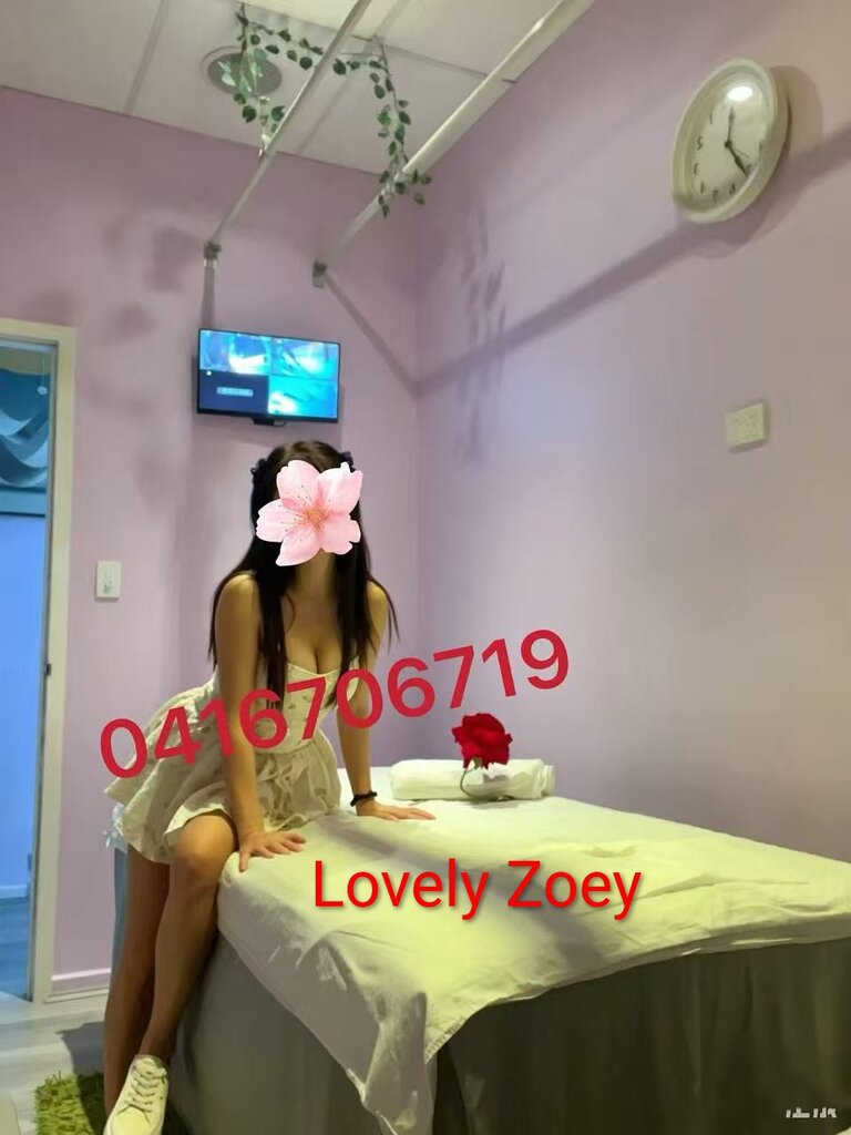 Zoey  FL massage.jpg