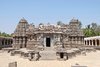 1024px-Le_temple_de_Chennakesava_(Somanathapura,_Inde)_(14465165685).jpg